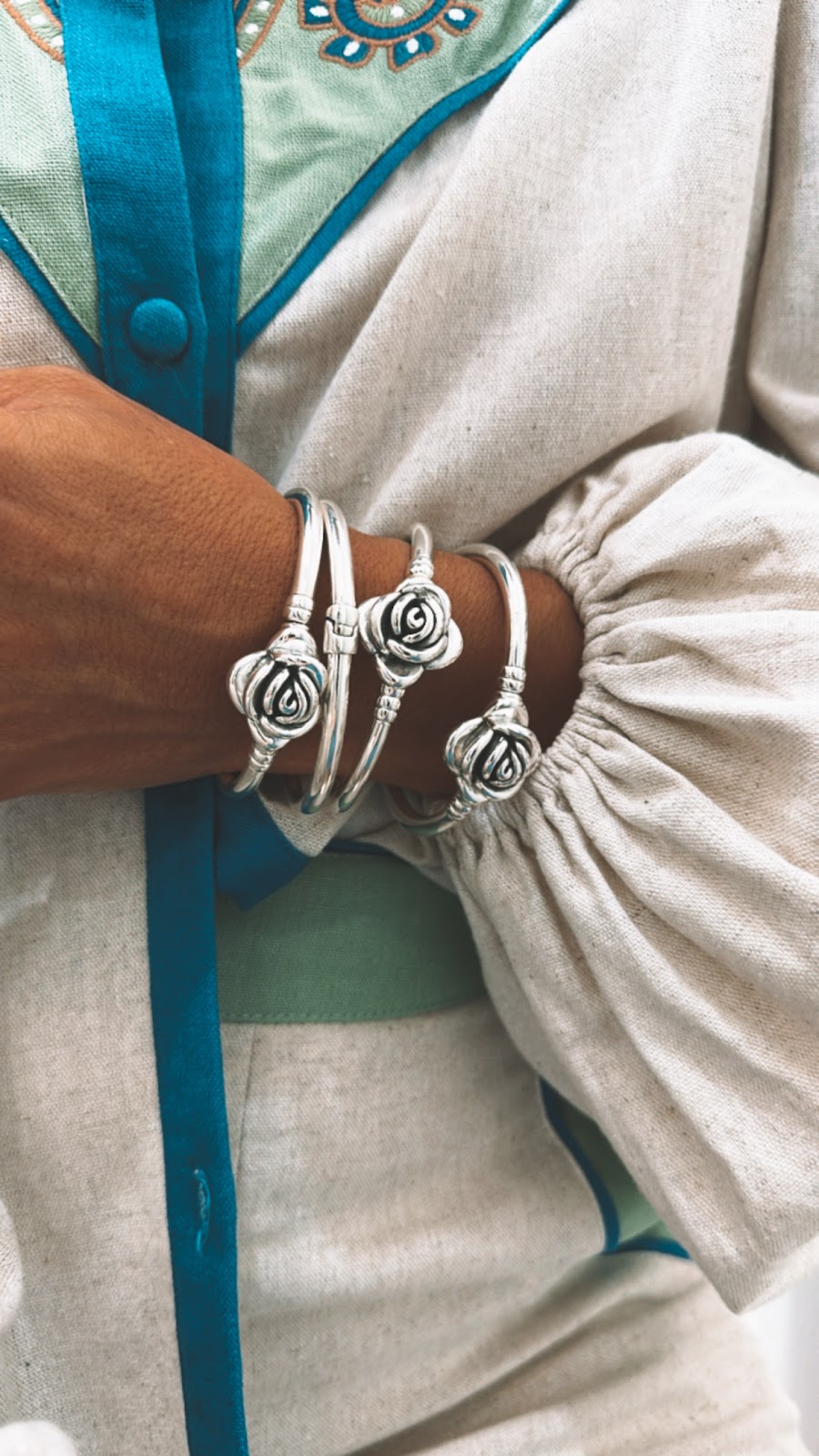 Quais tipos de pulseira feminina de prata valorizam seu estilo?